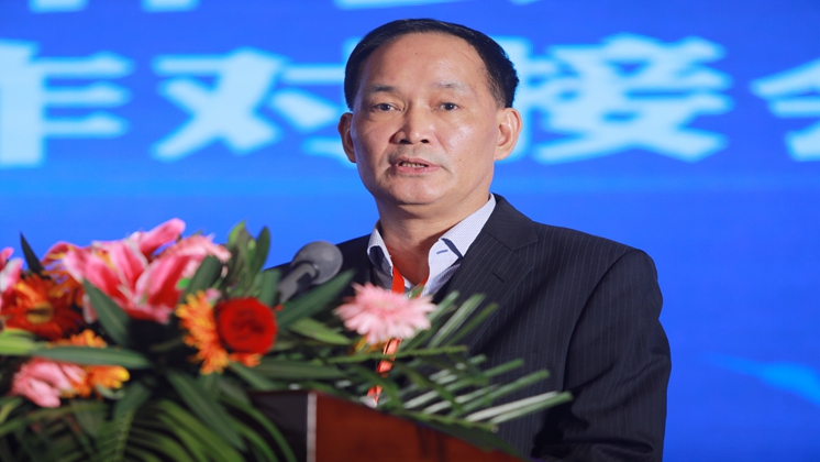 【開放郴州·相約湘臺(tái)會(huì)】市委副書記、代市長(zhǎng)吳巨培為炬神電子點(diǎn)贊，公司董事長(zhǎng)楊譓鵬大會(huì)發(fā)言